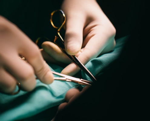 Reflexión sobre marketing sanitario y médicos que colaboran con marcas de ropa e influencers.